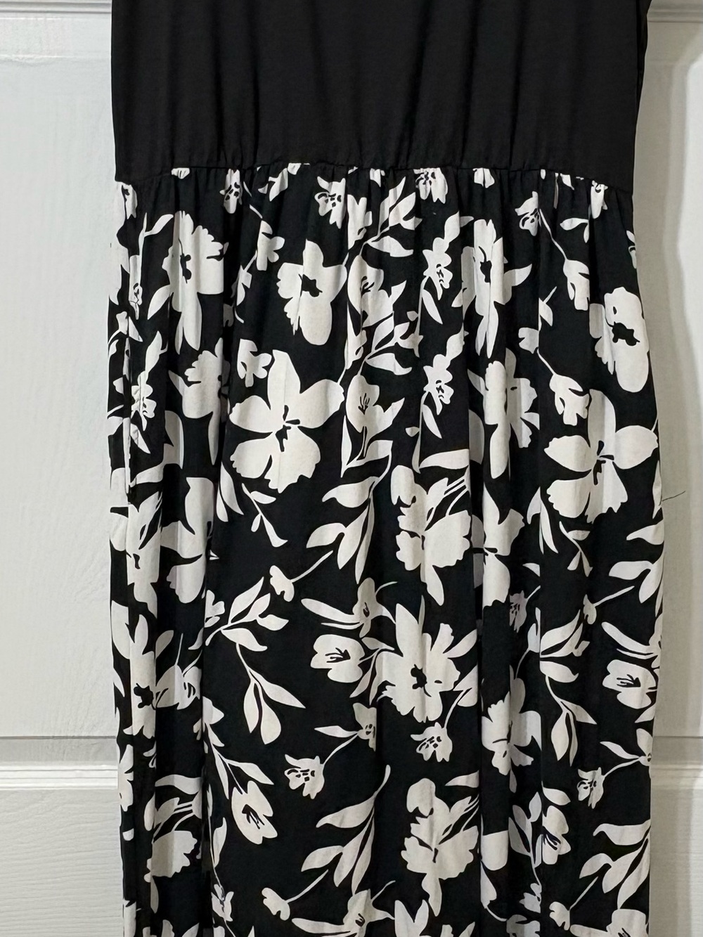 Women's Black & White Floral Maxi Dress - Timeless Floral Design